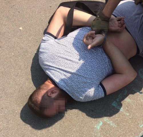 В Киеве задержали нацгвардейца за торговлю оружием из зоны ООС