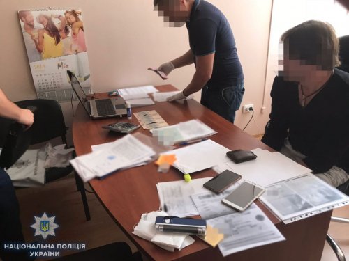  В Одессе директор компании брал с моряков солидные деньги за подготовку документов для зарубежных рейсов
