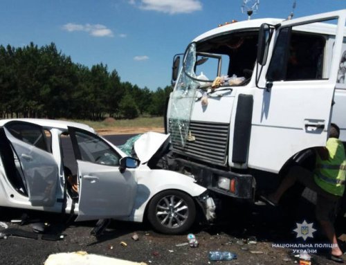 В Херсонской области столкнулись грузовик и легковушка: погибли двое детей