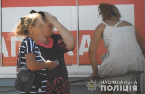 В Луганской области мать "сдала в аренду" дочь для попрошайничества В Луганской области мать "сдала в аренду" дочь для попрошайничества