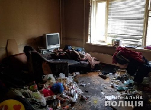 В Киеве полиция забрала 11-летнюю девочку из семьи алкоголиков