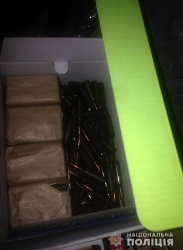 В Запорожье копы обнаружили крупный арсенал оружия В Запорожье копы обнаружили крупный арсенал оружия