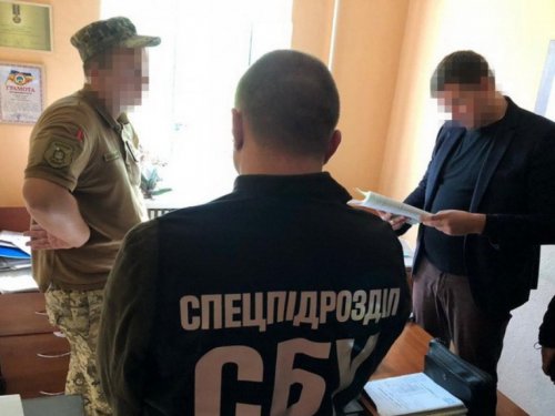 В одесском военкомате сотрудник брал долларовые взятки от уклонистов (ФОТО) В одесском военкомате сотрудник брал долларовые взятки от уклонистов (ФОТО)