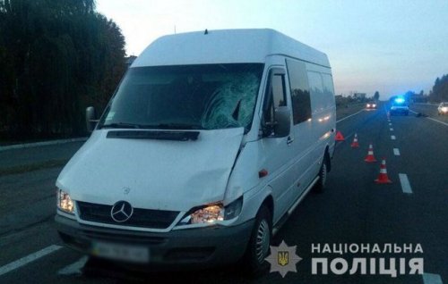 В Донецкой области микроавтобус насмерть сбил пьяного 18-летнего юношу В Донецкой области микроавтобус насмерть сбил пьяного 18-летнего юношу