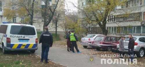 В Киеве на Харьковском шоссе мужчина подорвался на гранате В Киеве на Харьковском шоссе мужчина подорвался на гранате