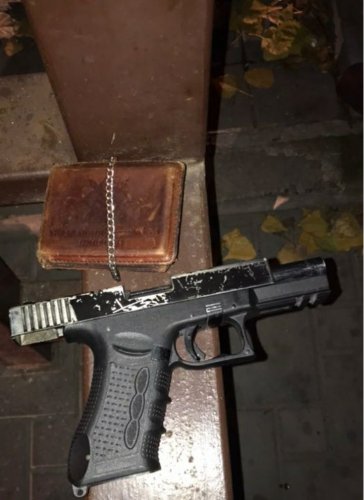 В Киеве задержали сотрудника Управления госохраны с пистолетом и свертком марихуаны В Киеве задержали сотрудника Управления госохраны с пистолетом и свертком марихуаны