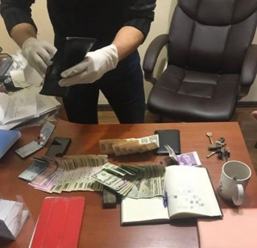 Киевский чиновник требовал взятку за размещение кофе-машин в парке Киевский чиновник требовал взятку за размещение кофе-машин в парке