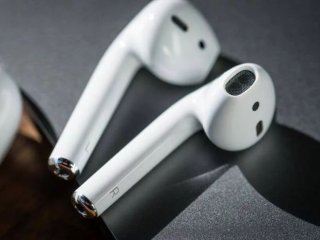    Apple AirPods