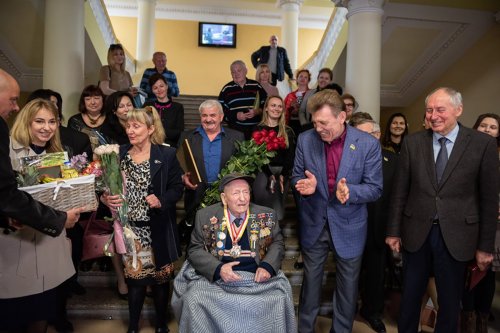 ����� ������ �������: ����-������������ ������ ���� �������� �������� 95-�����