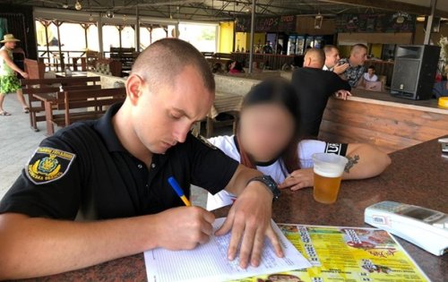 В Херсонской области женщина ударила ножом любовницу мужа В Херсонской области женщина ударила ножом любовницу мужа