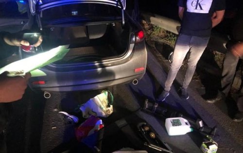 В Черкасской области полицейские задержали иностранцев с гранатами В Черкасской области полицейские задержали иностранцев с гранатами