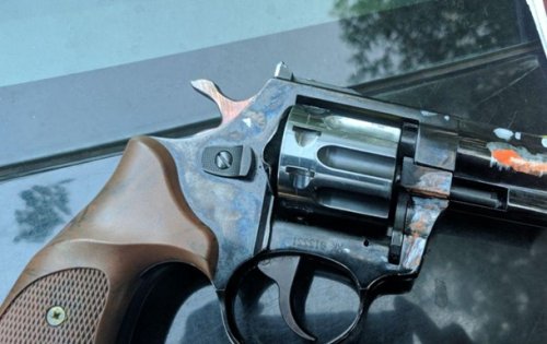 В Днепре иностранец открыл стрельбу на территории детской спортшколы В Днепре иностранец открыл стрельбу на территории детской спортшколы