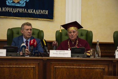 Первый Президент независимой Украины стал Почетным доктором Honoris causa Одесской Юракадемии