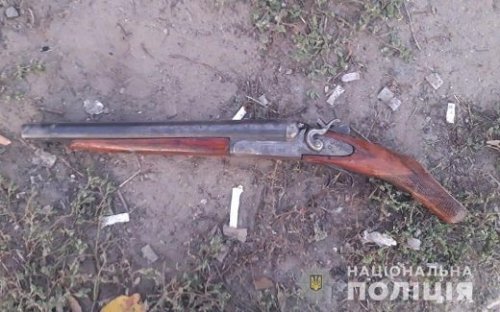 Преступник с ружьем пытался ограбить два магазина в Лиманском районе Преступник с ружьем пытался ограбить два магазина в Лиманском районе