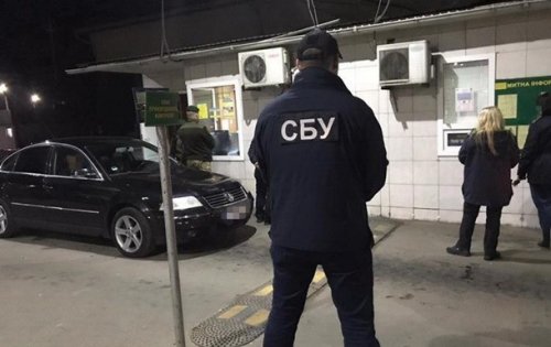 На таможне в Черновицкой области раскрыли масштабную схему оформления "евроблях" На таможне в Черновицкой области раскрыли масштабную схему оформления "евроблях"