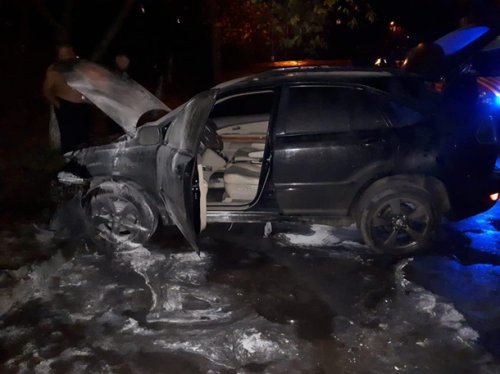 В Ровно мужчина поджигал иномарку и загорелся сам В Ровно мужчина поджигал иномарку и загорелся сам