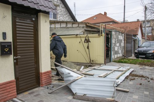 В районе Чубаевки решением суда демонтируют три незаконных частных строения