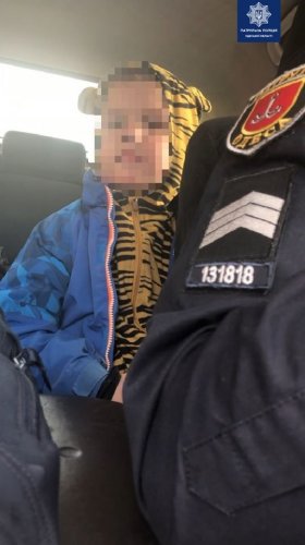 На Таирова пятилетний мальчик гулял без присмотра: ребенка забрала полиция