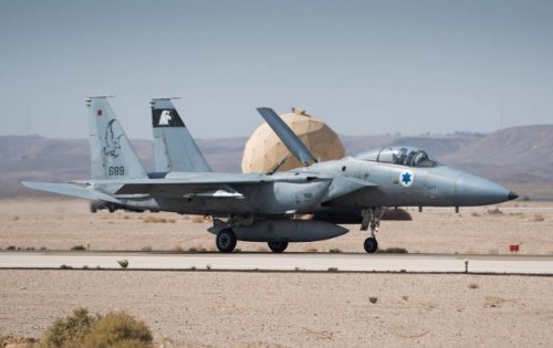 Авиация Израиля обстреляла объекты ХАМАС в секторе Газа Авиация Израиля обстреляла объекты ХАМАС в секторе Газа