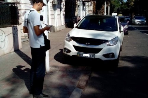 На улице Канатной усилили борьбу с неправильной парковкой На улице Канатной усилили борьбу с неправильной парковкой