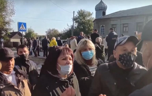 Протестующие из-за карантина перекрыли трассу Одесса-Рени Протестующие из-за карантина перекрыли трассу Одесса-Рени