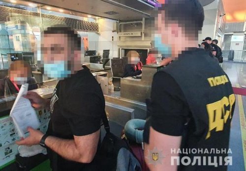 Из Украины выдворили 10 "криминальных авторитетов" Из Украины выдворили 10 "криминальных авторитетов"