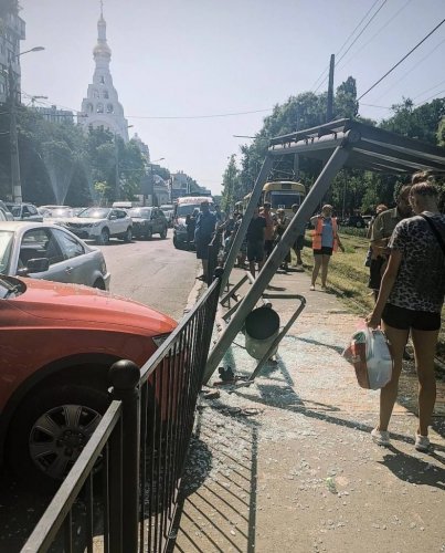 На Фонтанской дороге столкнулись BMW и Audi (фото) На Фонтанской дороге столкнулись BMW и Audi (фото)