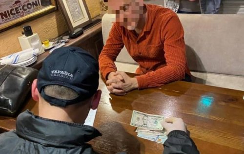 На Одесской таможне раскрыли схему получения взяток за растаможивание автомобилей На Одесской таможне раскрыли схему получения взяток за растаможивание автомобилей