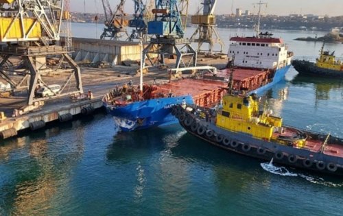 В порту Черноморска турецкое судно столкнулось с причалом