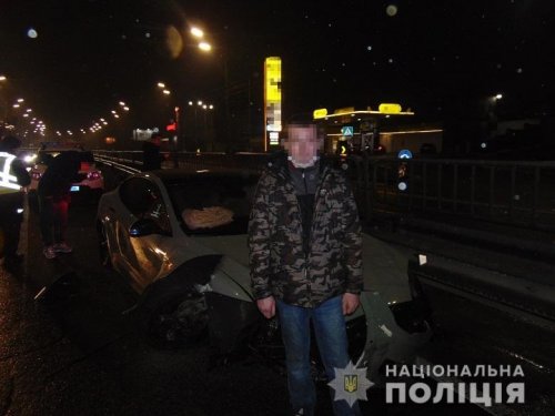 В Киеве пьяный автомойщик угнал Tesla и устроил ДТП