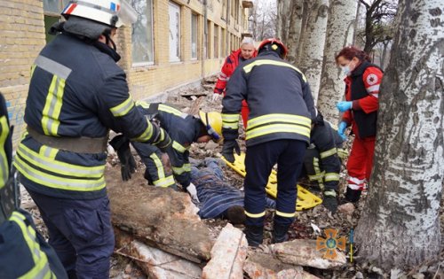 В Запорожье в результате обвала балкона погиб мужчина