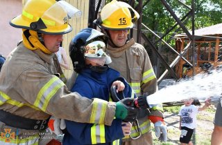 В Одессе спасатели провели "огненный мастеркласс" в школе
