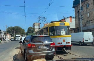 ДТП в Одессе остановило трамваи