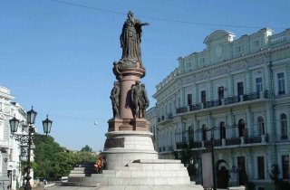 Горсовет принял решение о демонтаже памятника Екатерине II
