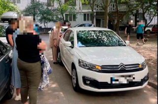 На поселке Котовского Citroen наехал на ребенка На поселке Котовского Citroen наехал на ребенка